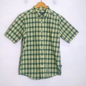 Patagonia Men’s Plaid Short Sleeve Button Down Shirt size Small Green  organic
